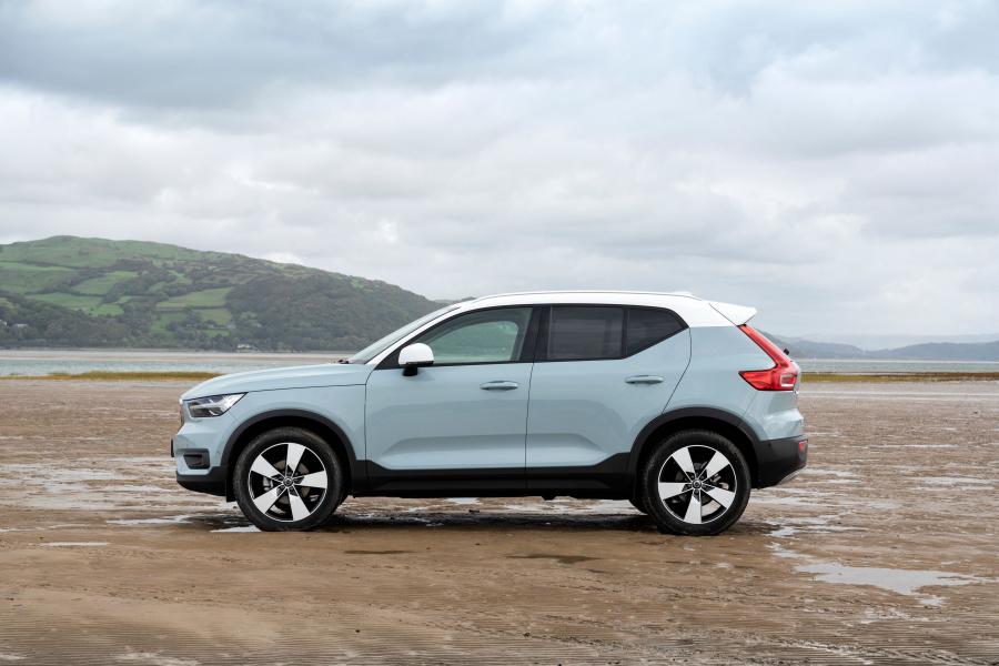 Volvo XC40 T3 Momentum 2018 года  (UK) (фото 22 из 40)